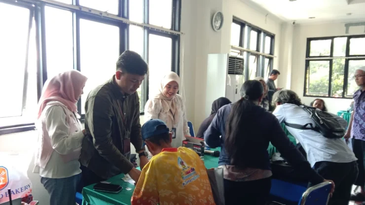 Penyerahan Kompensasi ROW Sutet 500 kV di Warakas, Lurah Tegaskan Peran Kelurahan sebagai Fasilitator