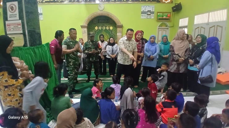 Wali Kota Jakarta Hendra Hidayat Bersama Dandim 0502/JU Takziah dan Salurkan Bantuan kepada Korban Kebakaran di Penjaringan