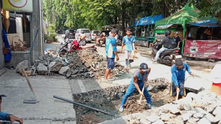 Krosingan Danau Indah Barat Sunter Jaya Dikerjakan, Diharapkan Lancarkan Aliran Air Warga
