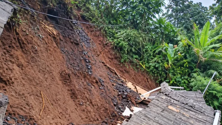 Longsor Maut Terjang Pronojiwo Lumajang, Ayah dan Anak Tewas Tertimbun, Dua Rumah Terdampak
