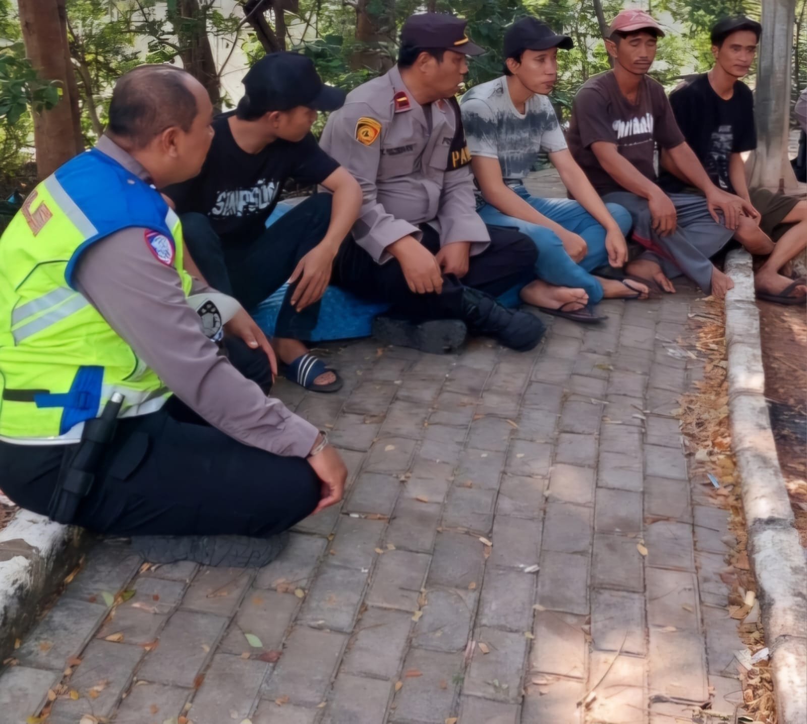 Jaga Jakarta On The Spot di Pelabuhan Muara Baru, Polisi Sampaikan Pesan Kamtibmas kepada Buruh Bongkar Muat