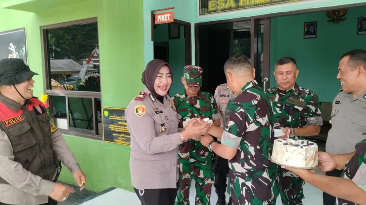 Hut TNI Ke-81, Kapolsek Megamendung dan Jajarannya Berikan Kejutan Ke Posmil 0612 Kecamatan Megamendung