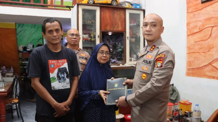 Kapolres Priok Sambangi Rumah ABK Korban Penganiayaan KM. Maulana 23, Berikan Bantuan dan Tegaskan Usut Kasus Hingga TPPO