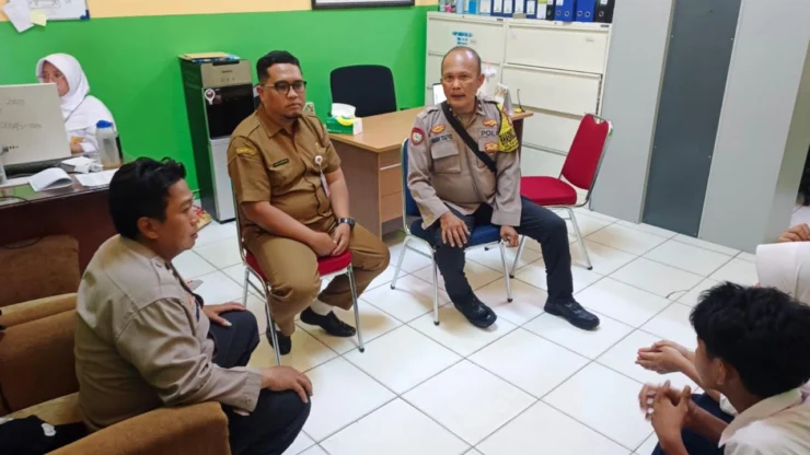 Polisi Pendamping Kelas Pantau Kehadiran Siswa SMPN 261 Muara Angke, Pastikan Kegiatan Belajar Berjalan Aman
