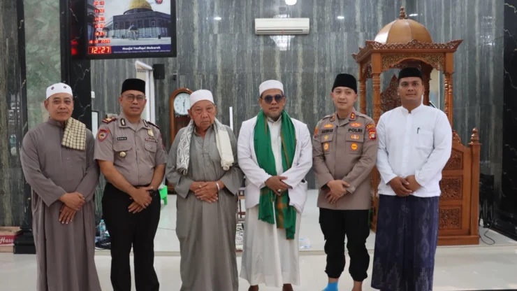 Pererat Kedekatan dengan Masyarakat, Kapolres dan Wakapolres Pelabuhan Tanjung Priok Gelar Jumat Keliling di Muara Angke