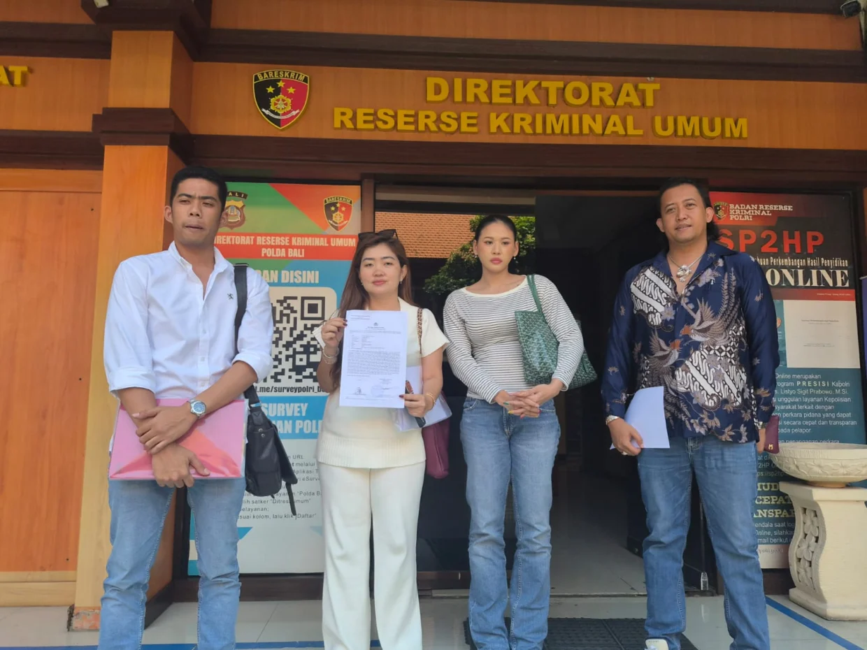 Selebgram Kak King Cempaka melaporkan dugaan penipuan sewa tanah senilai Rp480 juta di Panjer, Denpasar, ke Polda Bali, didampingi tim kuasa hukum.