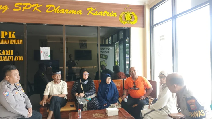 Respon Cepat SPK Polsek Sunda Kelapa, Sempat Bingung dan Linglung di Pelabuhan Sunda Kelapa, Lansia Penderita Demensia Berhasil Dipertemukan Dengan Keluarga