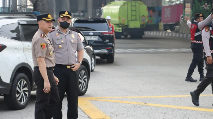 Kapolres Pelabuhan Tanjung Priok Turun Langsung Atur Lalu Lintas, Pastikan Aktivitas Masyarakat Berjalan Lancar