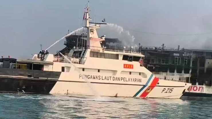 Kemenhub Kerahkan KN Trisula, Pemadaman Kebakaran KMP Batumandi di Merak Capai 100 Persen
