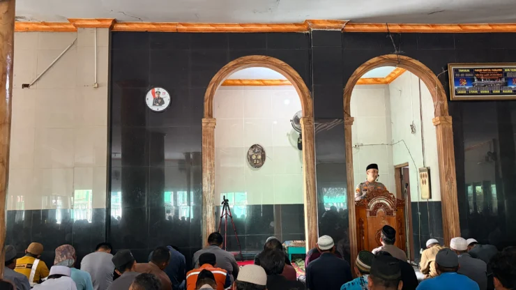 Kapolres Pelabuhan Tanjung Priok Jadi Khotib dan Imam Shalat Jumat, Ajak Jamaah Perkuat Rasa Syukur dan Qanaah