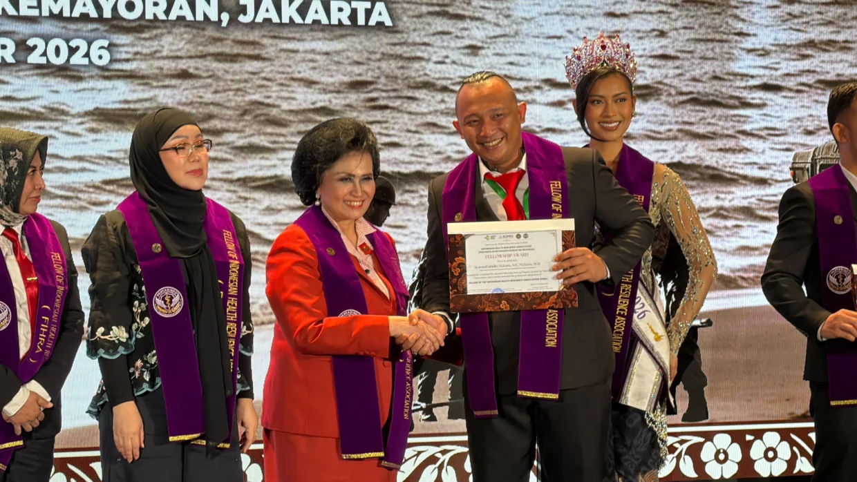 Mayjen TNI (Purn) Dian Andriani Ratna Dewi dalam penganugerahan gelar FIHRA kepada 56 tokoh di Jakarta.