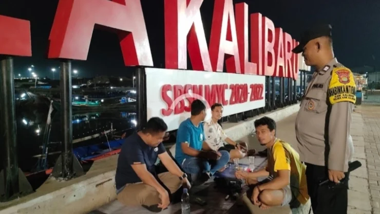 Cegah Kriminalitas dan Kebakaran, Bhabinkamtibmas Sambangi Masyarakat Pelabuhan Kalibaru