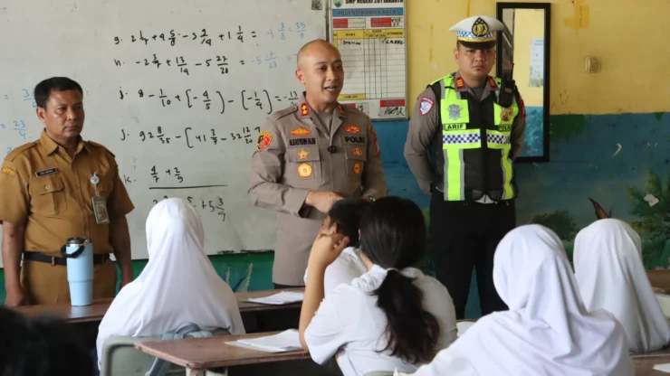 Kapolres Tanjung Priok Turun ke Jalan Muara Angke, Lanjut Beri Motivasi Siswa SMPN 261
