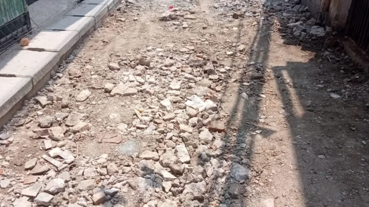 Proyek Jalan Lingkungan Kapuk DiSorot,Diduga Gunakan Puing dan Tanpa Papan Proyek