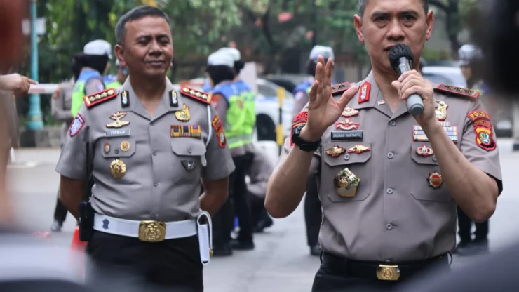 Sabtu Bahagia Bersama Ojol, Kapolda Metro Jaya Sapa Pengemudi dan Ajak Peduli Kesehatan