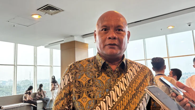 Warga Masih Jalan Kaki, Bupati Amizaru Waruwu Desak Akselerasi Infrastruktur