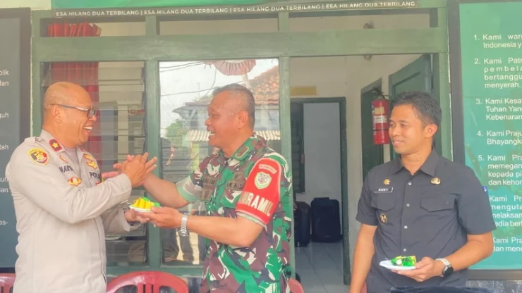 HUT TNI Ke-81, Koramil -16/Leuwiliang Mendapat Kejutan dari Jajaran Polsek Leuwiliang dan Kecamatan 