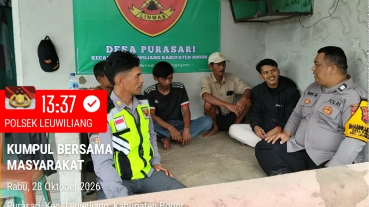 Jaga Kamtibmas yang Kondusif, Bhabinkamtibmas Purasari Polsek Leuwiliang Sambangi warga Secara Door To Door