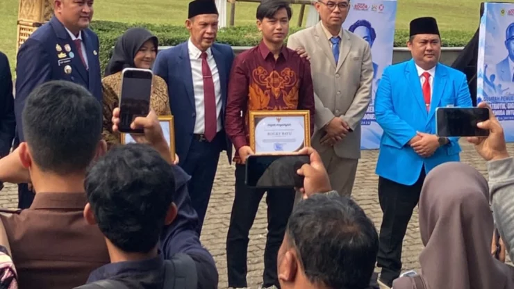 Wujudkan Generasi Emas dan Dukung Asta Cita Presiden , Demisioner Ketua HIPMI PT UIB Rocky Bayu Dapat Apresiasi dari Bupati Bogor 