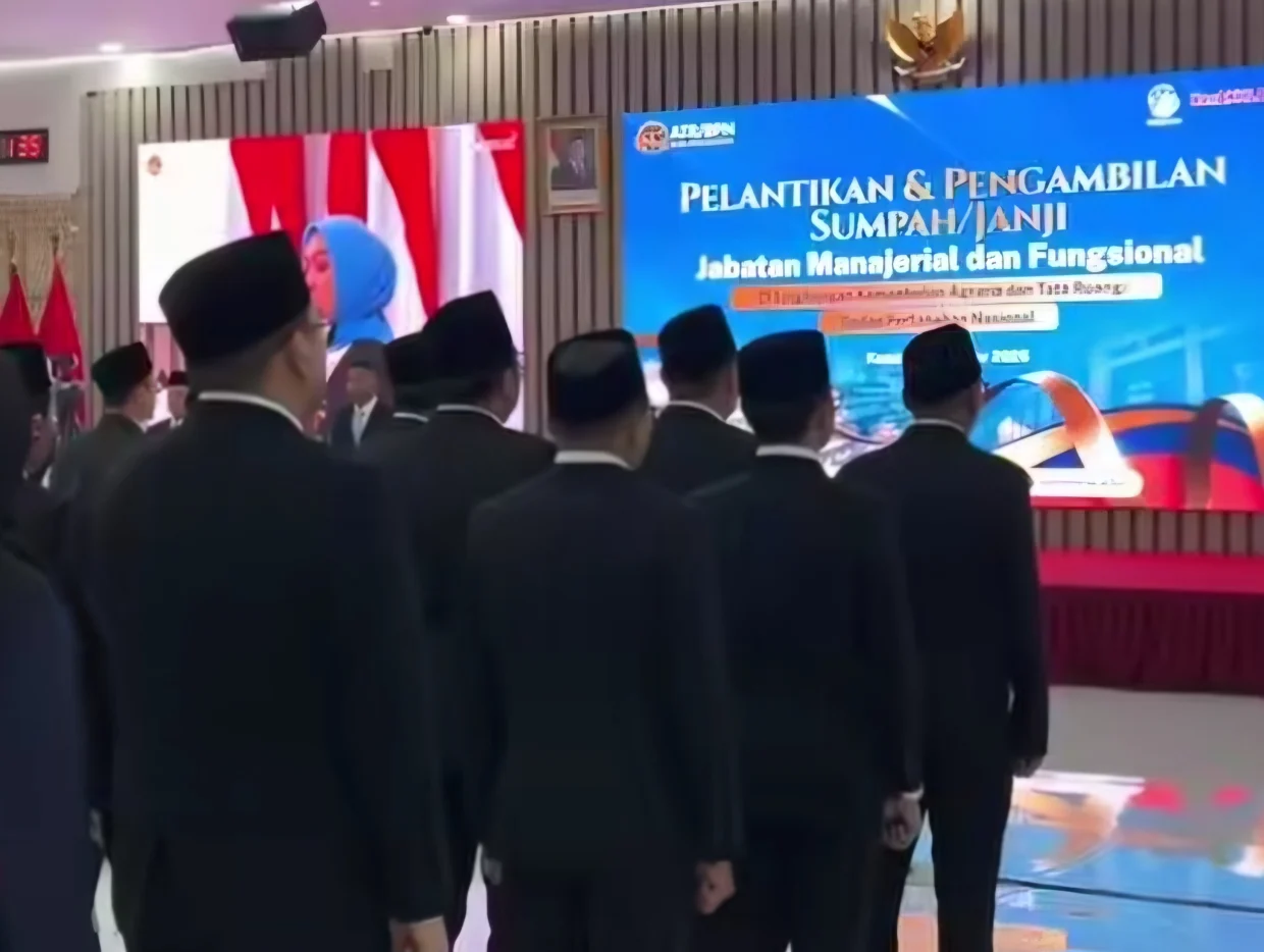 Menteri ATR/BPN Nusron Wahid memimpin pelantikan 152 pejabat ATR/BPN.