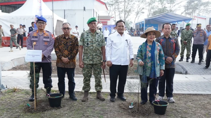 KKP Gelar Aksi Sosial hingga Bersih Pantai Peringati HUT ke-27 di KNMP Poncosari