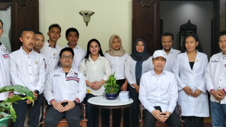 Refleksi Sumpah Pemuda: Pengurus PSI Wonosobo Silaturahmi ke Kediaman Jokowi di Solo